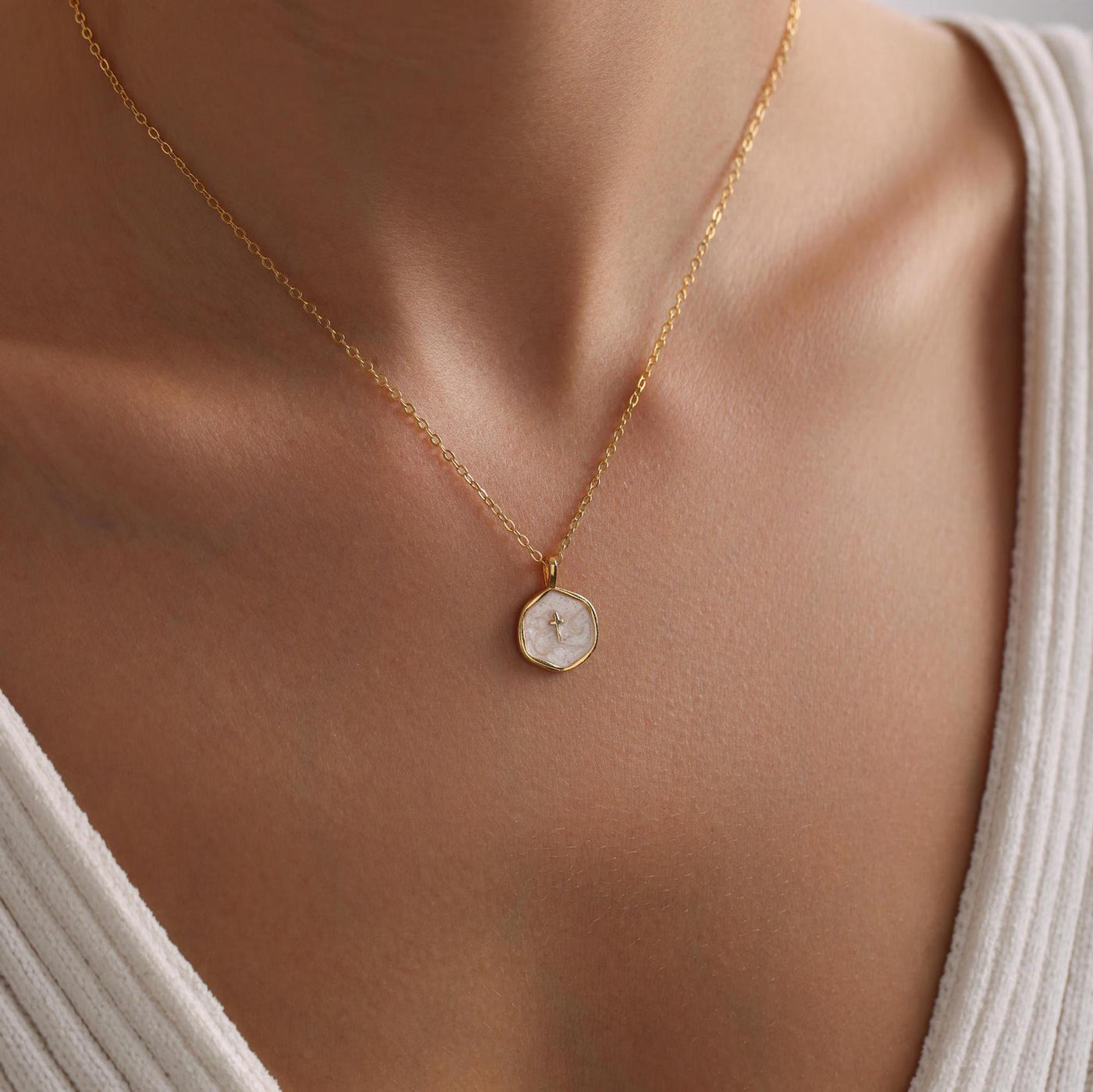 18K Gold Vacker Cross Necklace – Waterproof, Hypoallergenic & Timeless Design