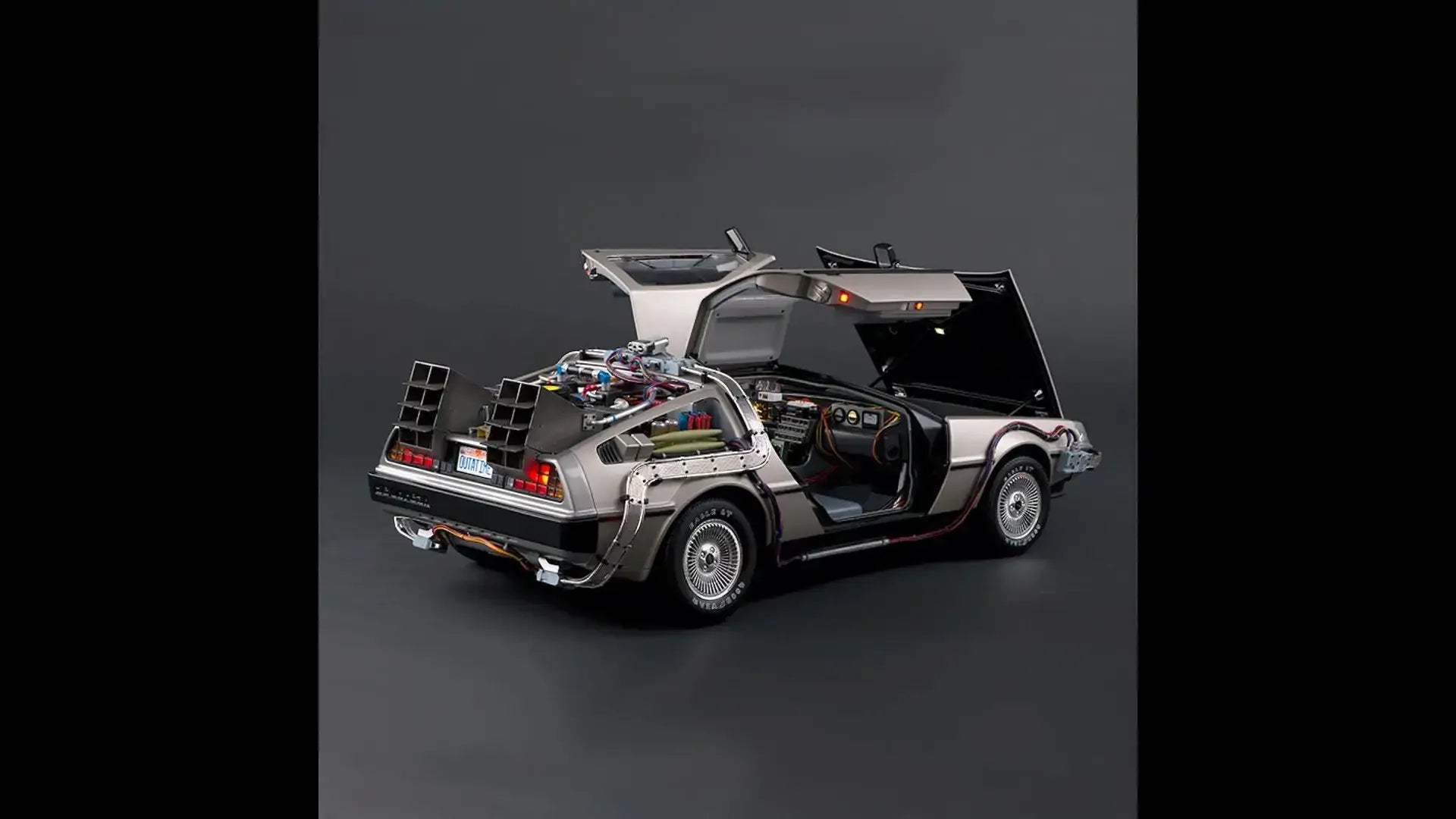 Magnetic Floating DeLorean Time Machine (1/20 Scale) and Amaze Your Sci-Fi Pals.