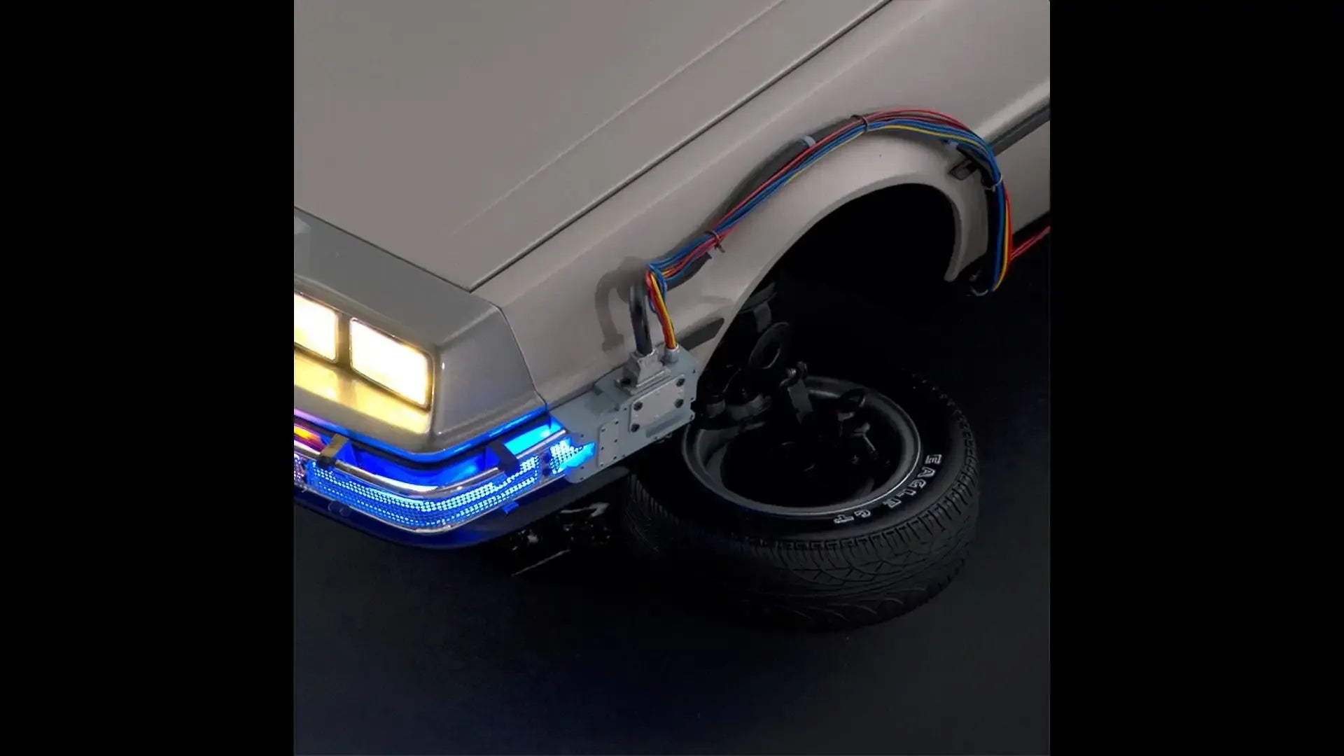Magnetic Floating DeLorean Time Machine (1/20 Scale) and Amaze Your Sci-Fi Pals.