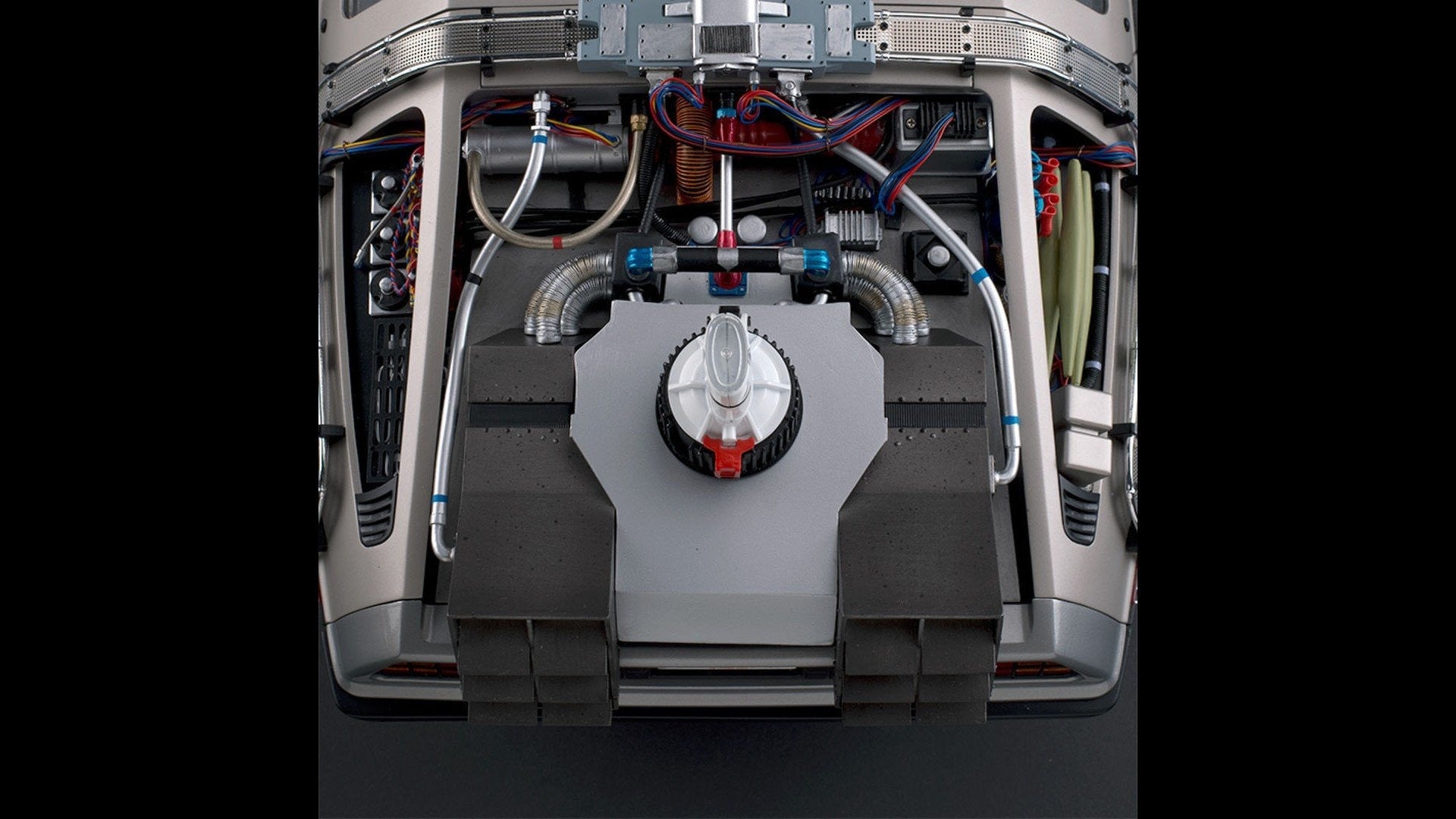 Magnetic Floating DeLorean Time Machine (1/20 Scale) and Amaze Your Sci-Fi Pals.