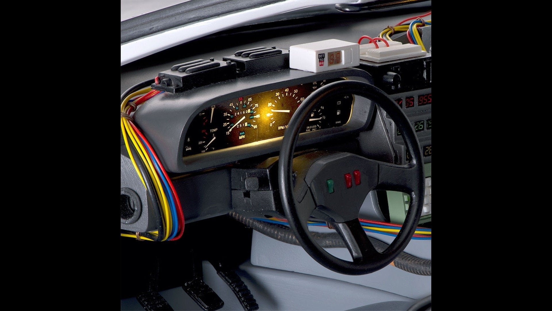 Magnetic Floating DeLorean Time Machine (1/20 Scale) and Amaze Your Sci-Fi Pals.